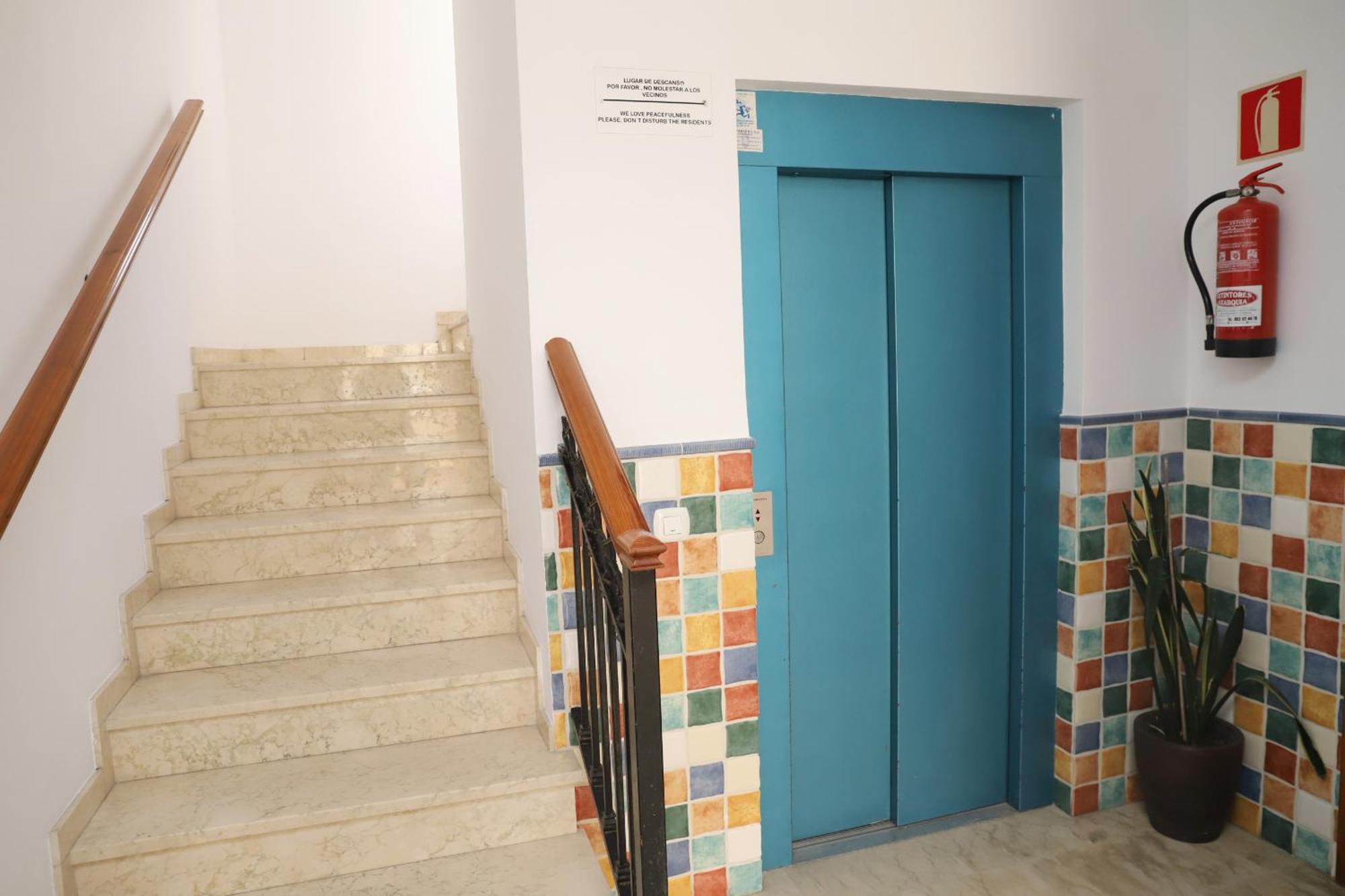 Apartamentos Latin เนร์คา ภายนอก รูปภาพ