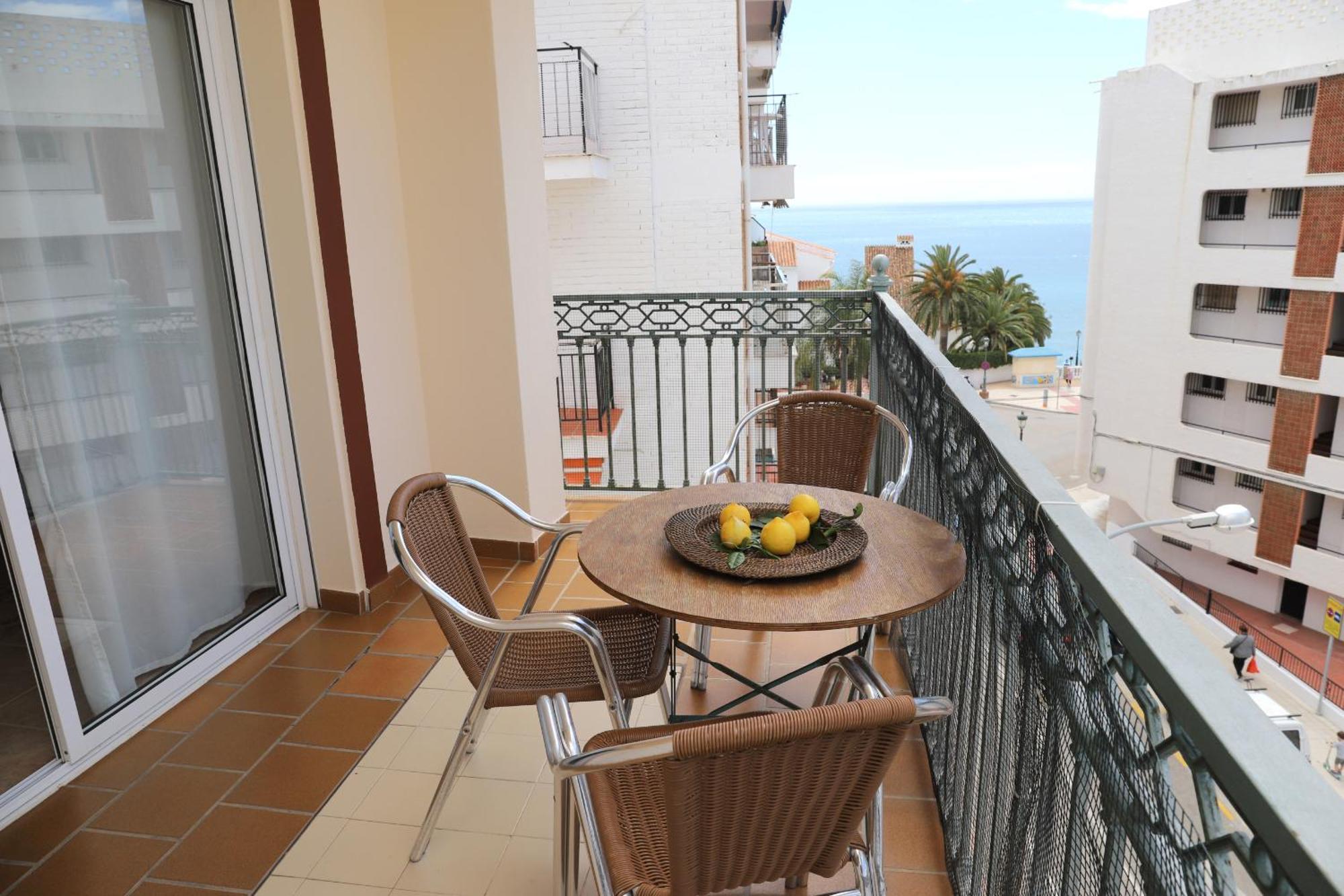 Apartamentos Latin เนร์คา ภายนอก รูปภาพ