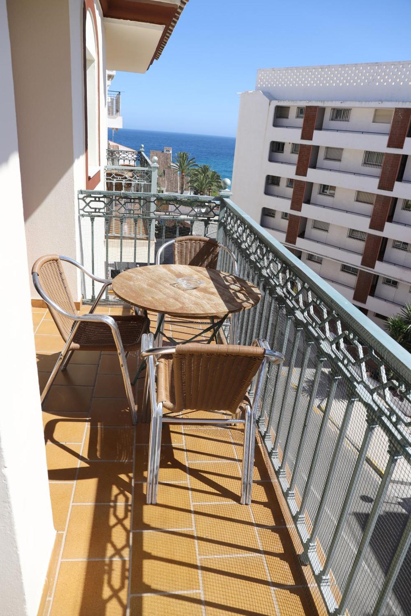 Apartamentos Latin เนร์คา ภายนอก รูปภาพ